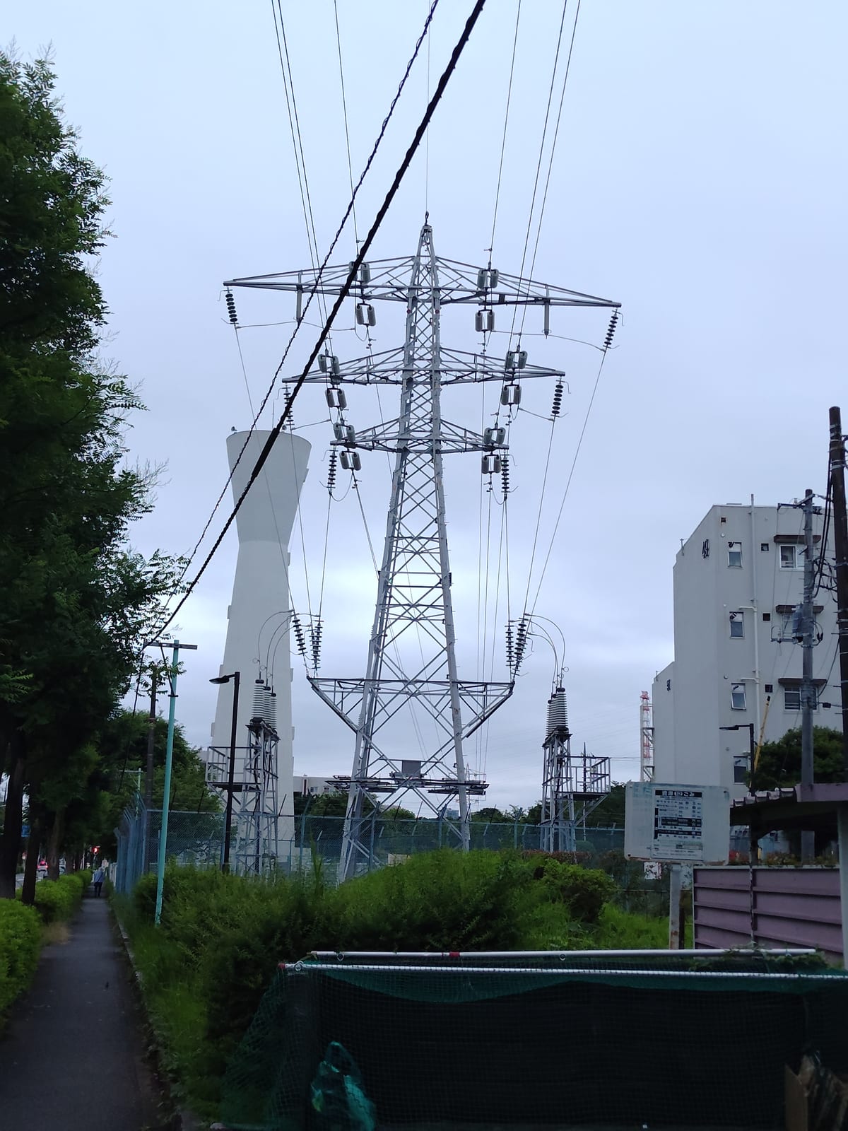 なんかすげー立派な鉄塔