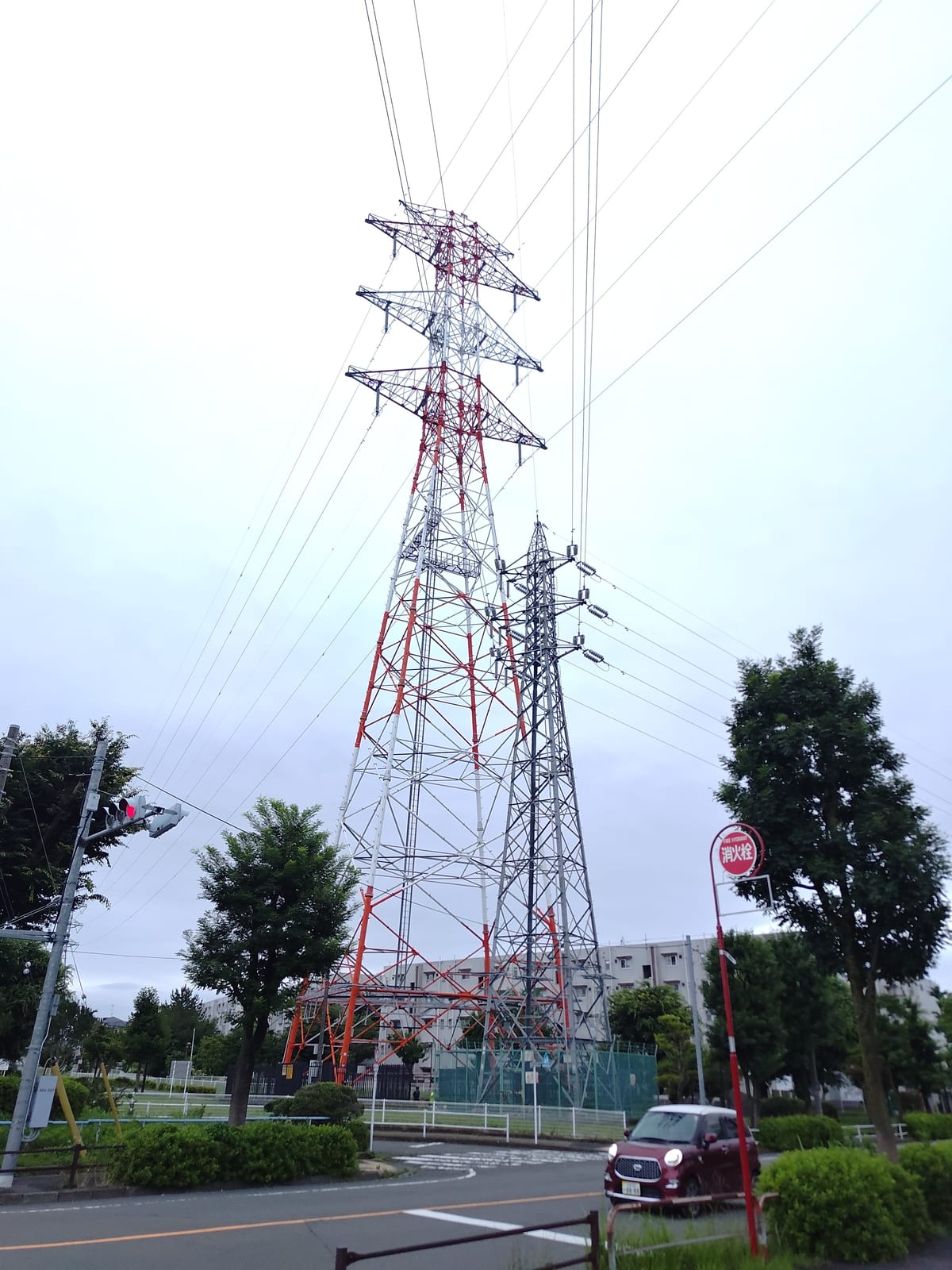 鉄塔の根本ってサア、うれしいよなア、