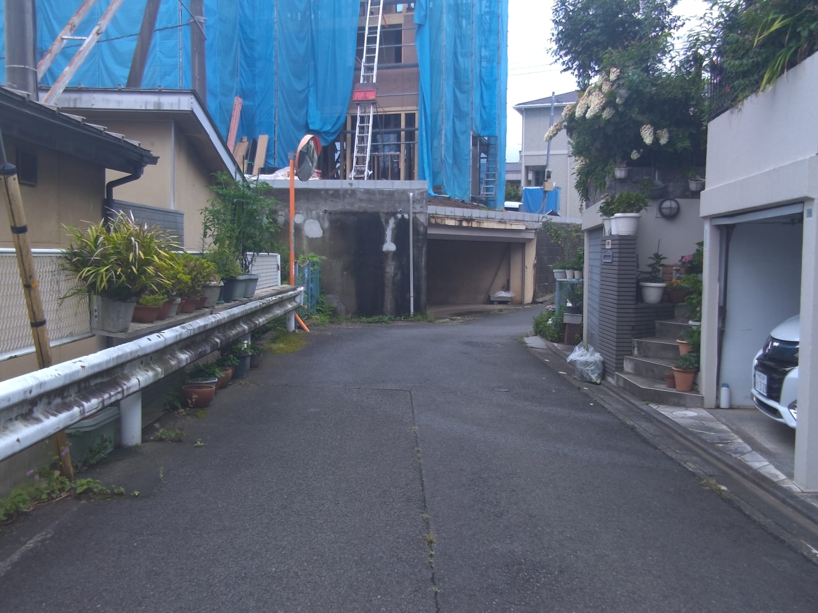 ガードレール不法占拠花壇