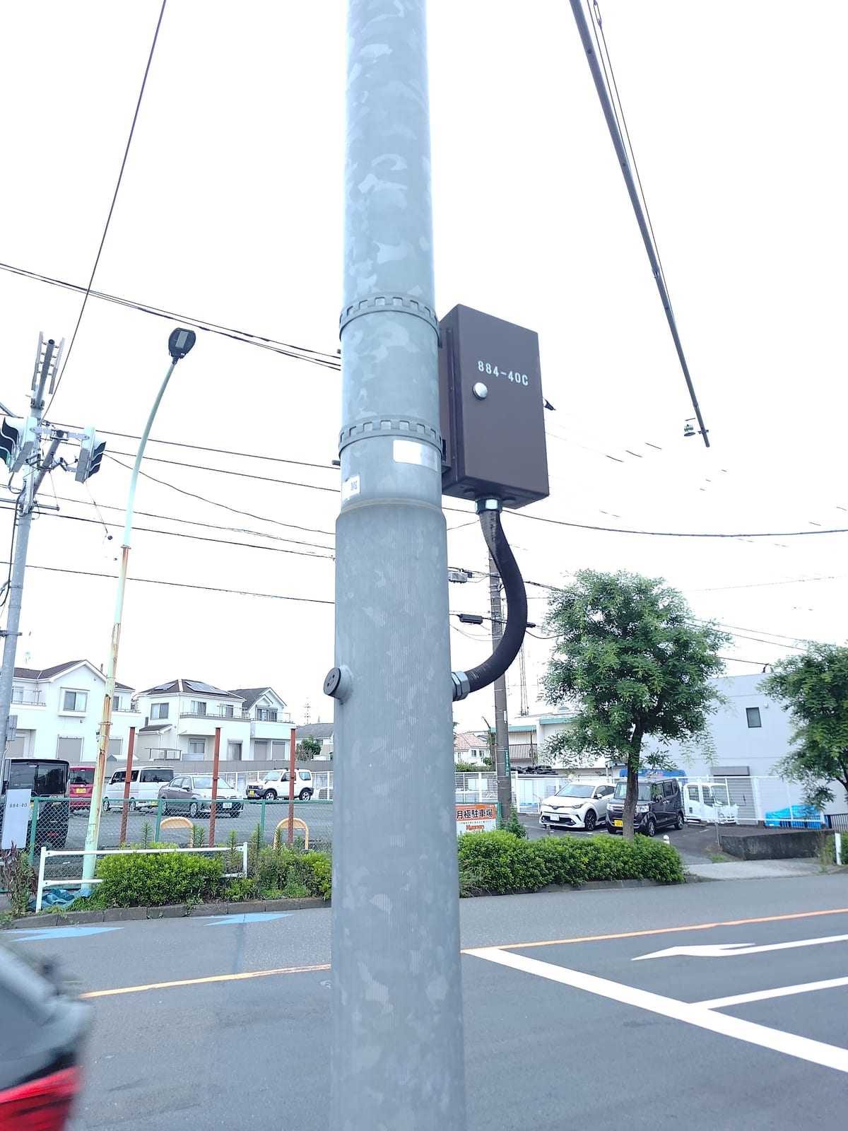 なんで電柱貫通してるんだろう