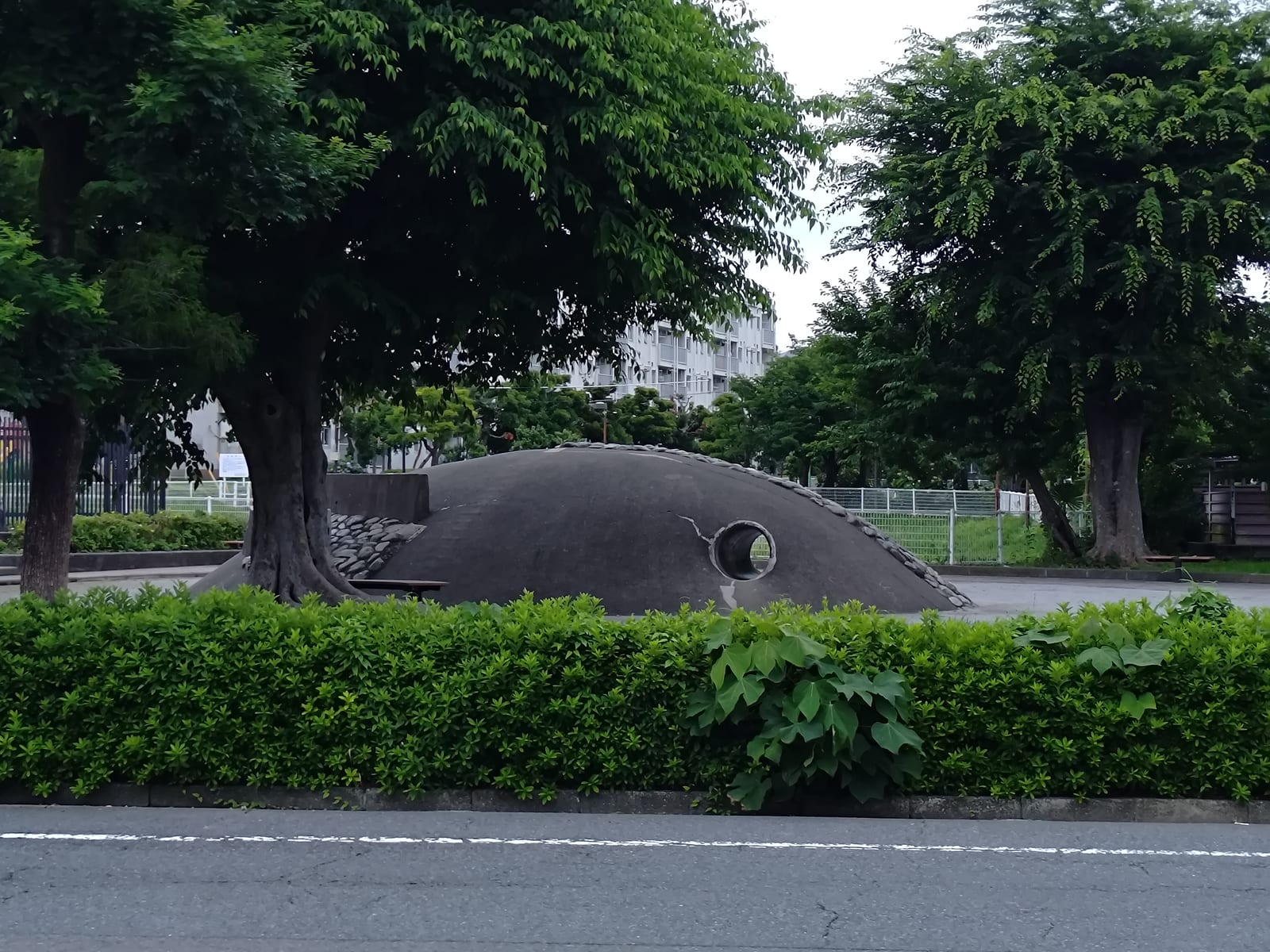 知らない遊具 土管で遊ぶというもう体験できない体験を再現している