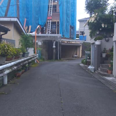 ガードレール不法占拠花壇