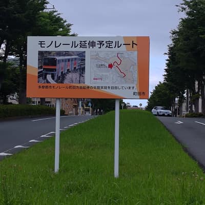 芝生ひかれててすごい リッチな建設予定地